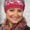 czerwony turban na głowę po chemioterapii na jesień