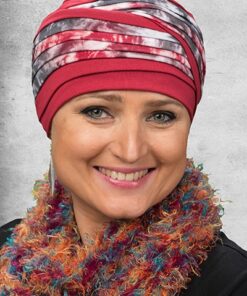 czerwony turban na głowę po chemioterapii na jesień