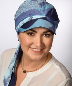 niebieska chusta z daszkiem na lato