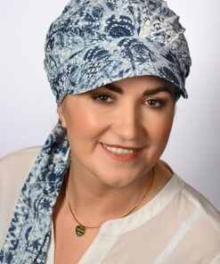 wzorzysta szara chustka z daszkiem