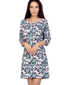 koszula nocna damska w ciekawy roślinny wzór na szarym tle