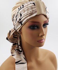 beżowa szarfa w paski