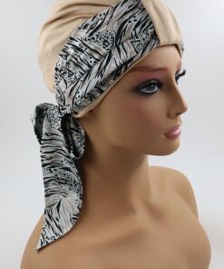 beżowa szarfa w paski