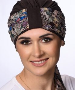 szarfa kolorowa na brązowym turbanie