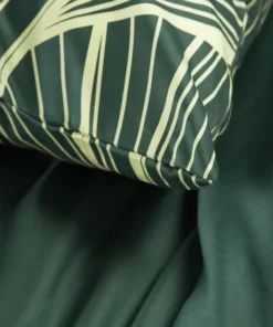 Alternative view of Satynowa Pościel Premium w kolorze butelkowa zieleń