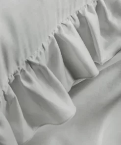 Alternative view of Satynowa szara gładka pościel z falbanami - Premium Collection