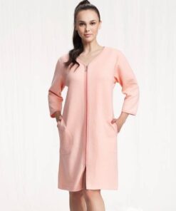 rozpinana szlafroko bluza kremowo różowa