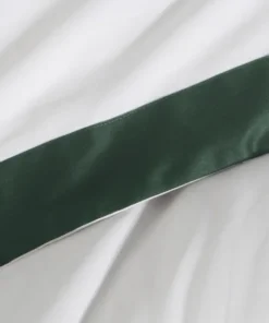 Alternative view of Biała pościel z kontrastującym zielonym brzegiem