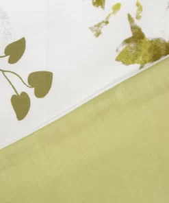 Alternative view of Biało zielona satynowa pościel w botaniczny wzór