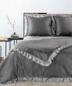 Szara elegancka pościel z ozdobną falbaną