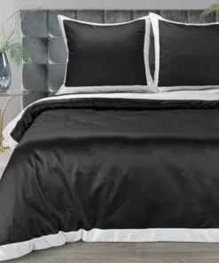 Czarna pościel z kontrastującym białym brzegiem