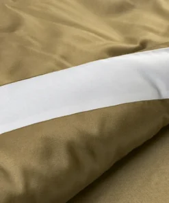 Alternative view of Miodowo złota pościel z kontrastującym białym brzegiem