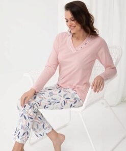 pastelowa elegancka różowa piżama długi rękaw