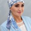 biało niebieska chusta na głowę po chemioterapii wiązana szarfami bambusowa