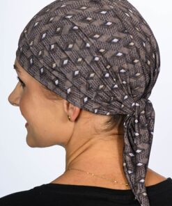 elegancka brązowa chustka na głowę wiązana