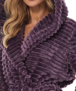 śliwkowy puszysty ciepły szlafrok damski