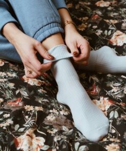 Alternative view of Skarpetki damskie bawełniane w prążek bez ściągacza bordowe