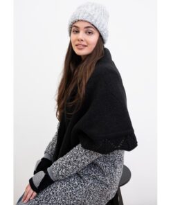 czarna chusta zimowa narzuta na plecy na dwór