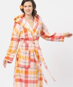 ciepły miły szlafrok damski z kapturem w kratkę