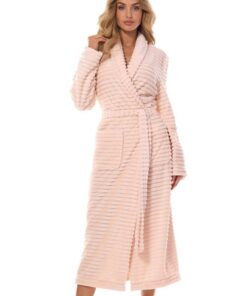 elegancki pastelowy długi szlafrok