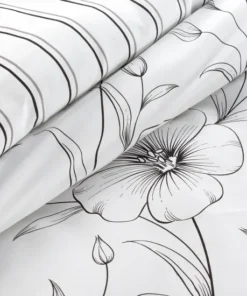 Alternative view of Dwustronna satynowa biała pościel w szare kwiaty i paski