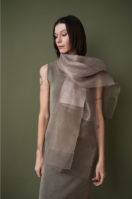 elegancki szal jedwabny do elegankiej sukienki