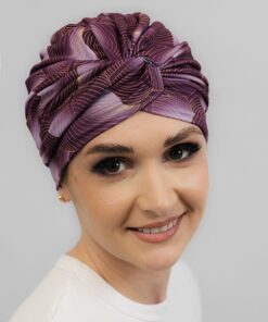 elegancki śliwkowy turban po chemioterapii