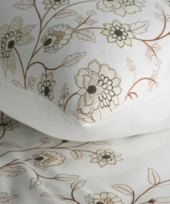 Alternative view of Biała pościel z bawełny satynowej w eleganckie brązowe listki i kwiaty