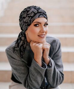 Alternative view of Ciepła chusta Milena elegancki wzór czarny