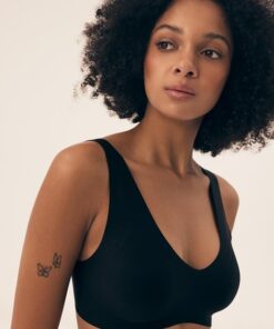 czarny sportowy biustonosz bezszwowy bez fiszbin