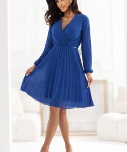 niebieska sukienka plisowana