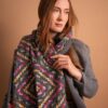 szary szal we wzór haftowany damski szal ciepły