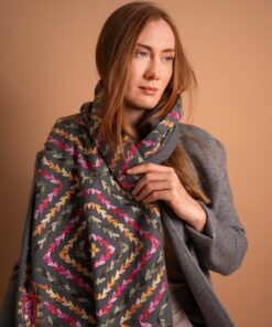 szary szal we wzór haftowany damski szal ciepły