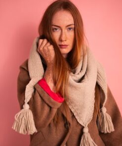 beżowa chusta trójkątna ciepła beżowa