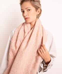 pudrowy różowy szal damski ciepły długi 200x70cm
