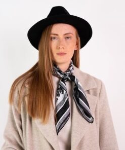 elegancka satynowa czarno białą apaszka