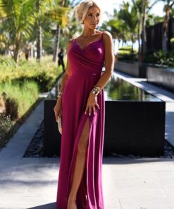 długa elegancka suknia wieczorowa dopasowana fuksja na ramiączkach numoco chiara