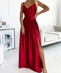 satynowa długa czerwona suknia balowa podkreśla figurę