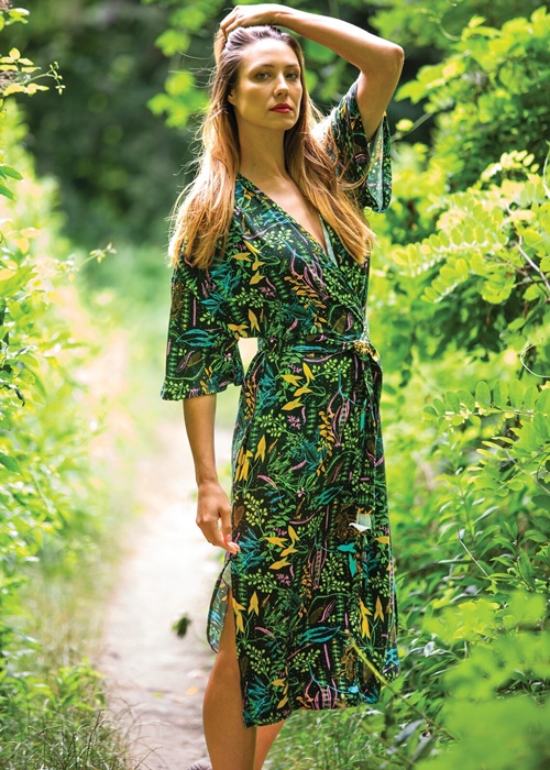 Szlafrok damski KEY cienki lejący ciemna zieleń w kwiaty