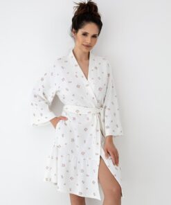 Cienki szlafrok damski Sensis z miłej bawełny Frotte ecru w kwiaty
