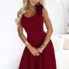 Elegancka Długa suknia z kwiatami na ramieniu i rozcięciem bordo - obrazek 4